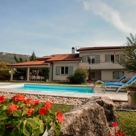 Evaluna Villa *